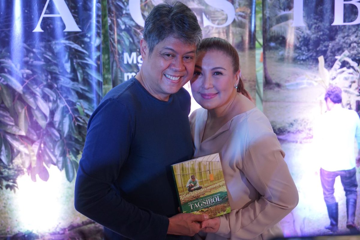 kikopangilinan's tweet photo. Salamat @sharon_cuneta12 sa pagsuporta sa farm at sa bagong libro. ❤️💕 

#Tagsibol https://t.co/mml2Ng8jpI