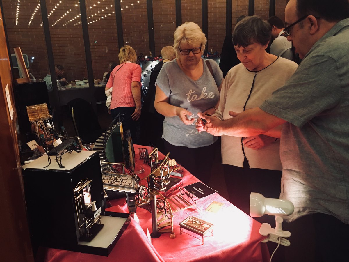 ArrabioPH's tweet photo. Desde #KensingtonDollsHouseFestival, disfrutando de la experiencia de esta feria, ilusionados ante nuevos proyectos. #LosPequeñosDetallesCreanGrandesHistorias #ARRABIO by #WEARTZ https://t.co/DSijRrdUHy