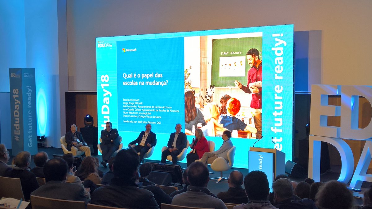 joseduartem78's tweet photo. Qual é o papel das escolas na mudança? A visão dos diretores
Ana Claudia Cohen, Luis Fernandes, Jorge Braga, Inácio Casinhas e Nuno Moutinho moderado por Jose Vitor Pedroso #DGE
#eduday18 #msftpt #msftedu #UA #aveiro https://t.co/1v9aTFE3Ak