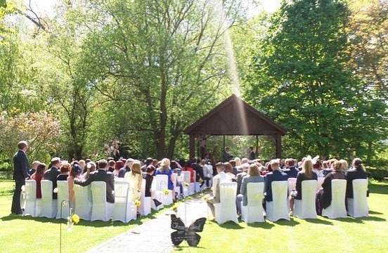 BroylePlace's tweet image. Out Boat House set up in different ways for your perfect outside ceremony ☀️🌸☀️🌸 #summerwedding  #boathouse #outsideceremony #weddinginspiration #countryhousewedding #sussexweddingvenue #weddingideas #weddinginspiration #weddingopenday #weddingfayre ift.tt/2I9Btrc