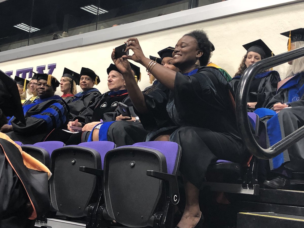 TarletonState's tweet photo. @danidavisTSU @DrNJonesTSU @realsocialwork @TarletonHonors @TarletonSOCW They were beaming with pride! https://t.co/4PpxFQRq1E