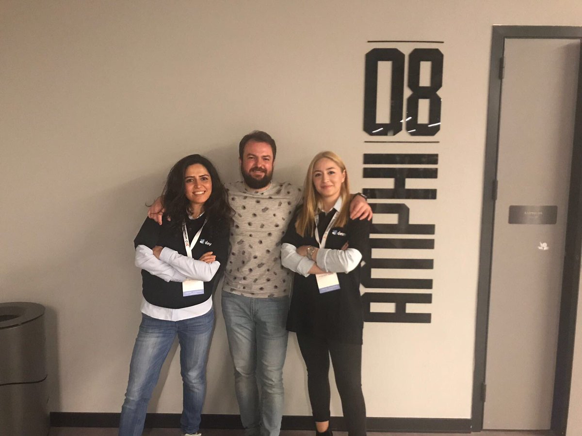 AyseKulabas's tweet image. #devnotsummit Teknoloji ile çok eğleniyoruz. 😀✌️