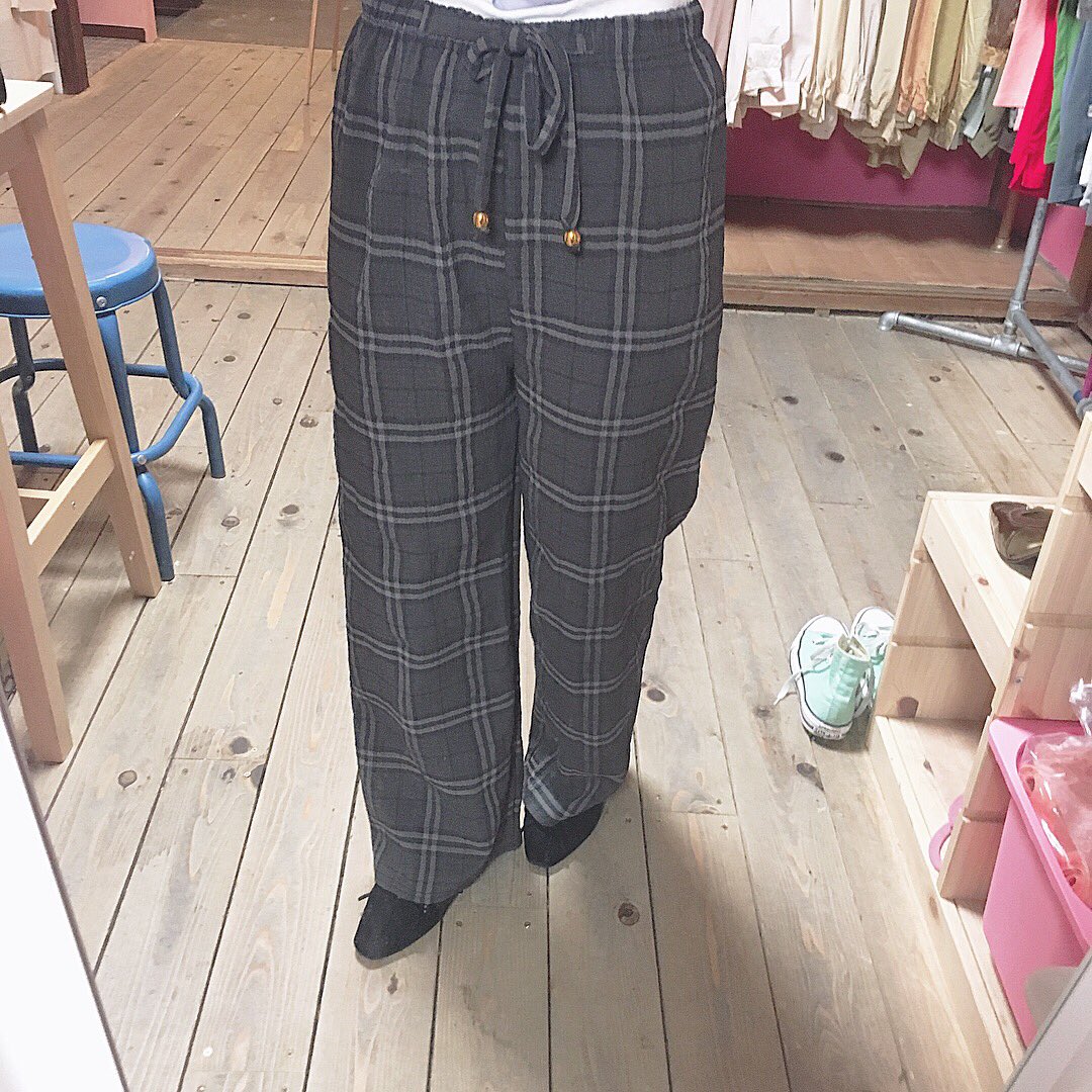 haru_spia's tweet photo. 明日は、
柄シャツ、スラックス入荷！♡
ワイドが多いので、ゆったり着れますよ〜💕
#spia #古着屋 https://t.co/DFrCgrfnP8