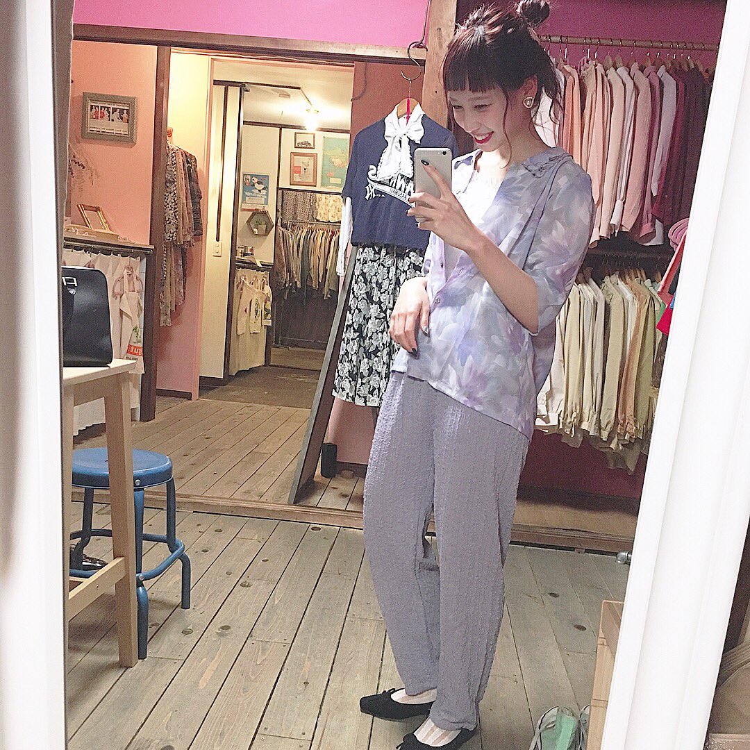 haru_spia's tweet photo. 明日は、
柄シャツ、スラックス入荷！♡
ワイドが多いので、ゆったり着れますよ〜💕
#spia #古着屋 https://t.co/DFrCgrfnP8
