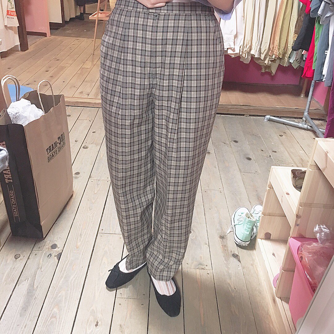 haru_spia's tweet photo. 明日は、
柄シャツ、スラックス入荷！♡
ワイドが多いので、ゆったり着れますよ〜💕
#spia #古着屋 https://t.co/DFrCgrfnP8