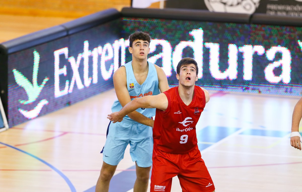 CasademontZGZ's tweet photo. CANTERA | El Júnior finaliza cuarto el Campeonato de España tras un cruel final por el bronce ante el @FCBBasket (76-77). ¡Orgullosísimos de vosotros, chicos!

 #FEBJuniorM2018 @ibercaja #CanteraDKVSeguros #SOMMOSBasketZaragoza🦁 https://t.co/nNZMkSiVuQ