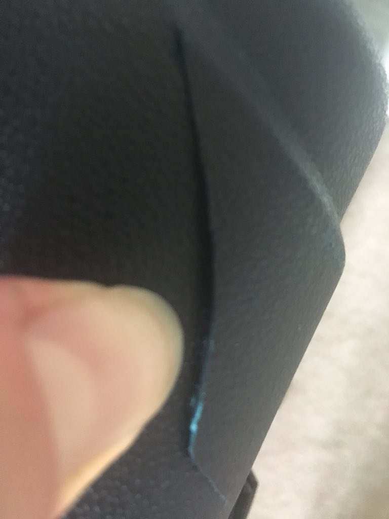 Sam__Laurie's tweet photo. Not the greatest end to what was an incredible trip! Thanks @Delta for completely ruining my suitcase! Only used it three times 🙄 https://t.co/ULqxk1Fn8N