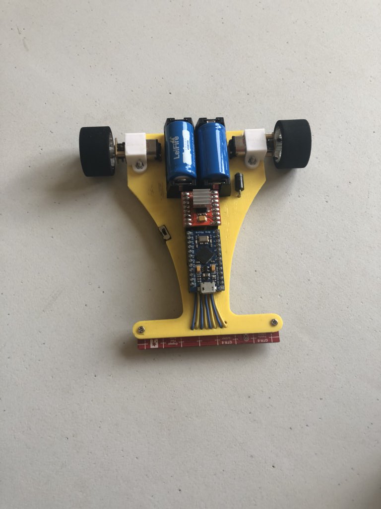 joselopez_ga's tweet image. Escornabot y otros amigos 😍 #ArduinoDay2018 @makerslugo @ArduinoDayLugo
