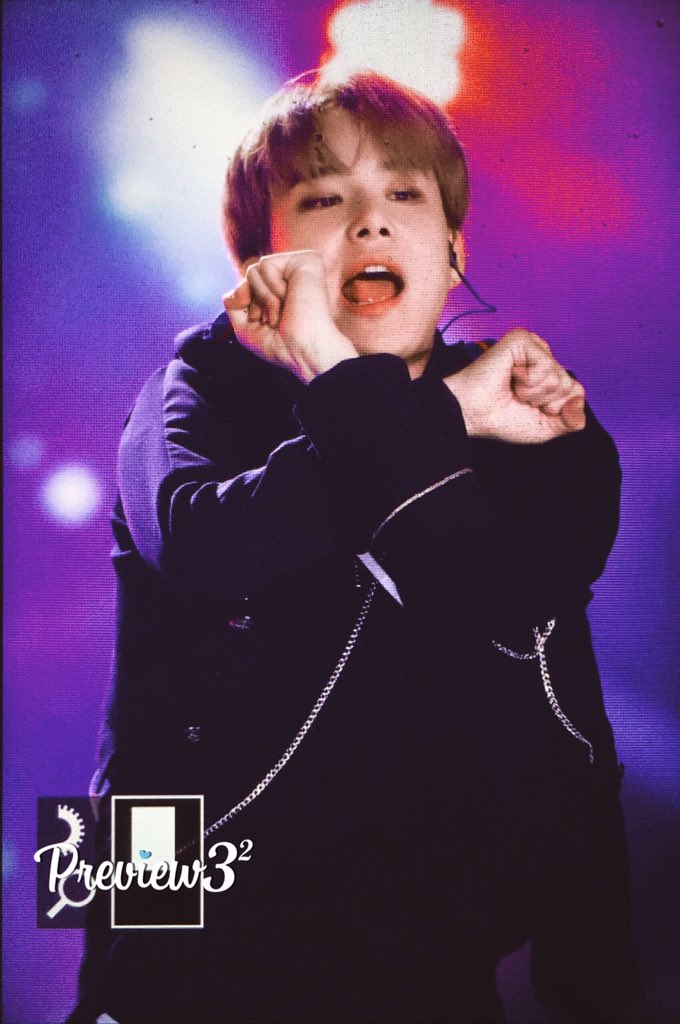 9_0219's tweet photo. #NCT  #JUNGWOO #정우 

💪🏻 boss！ https://t.co/ZpxKtZaVp6