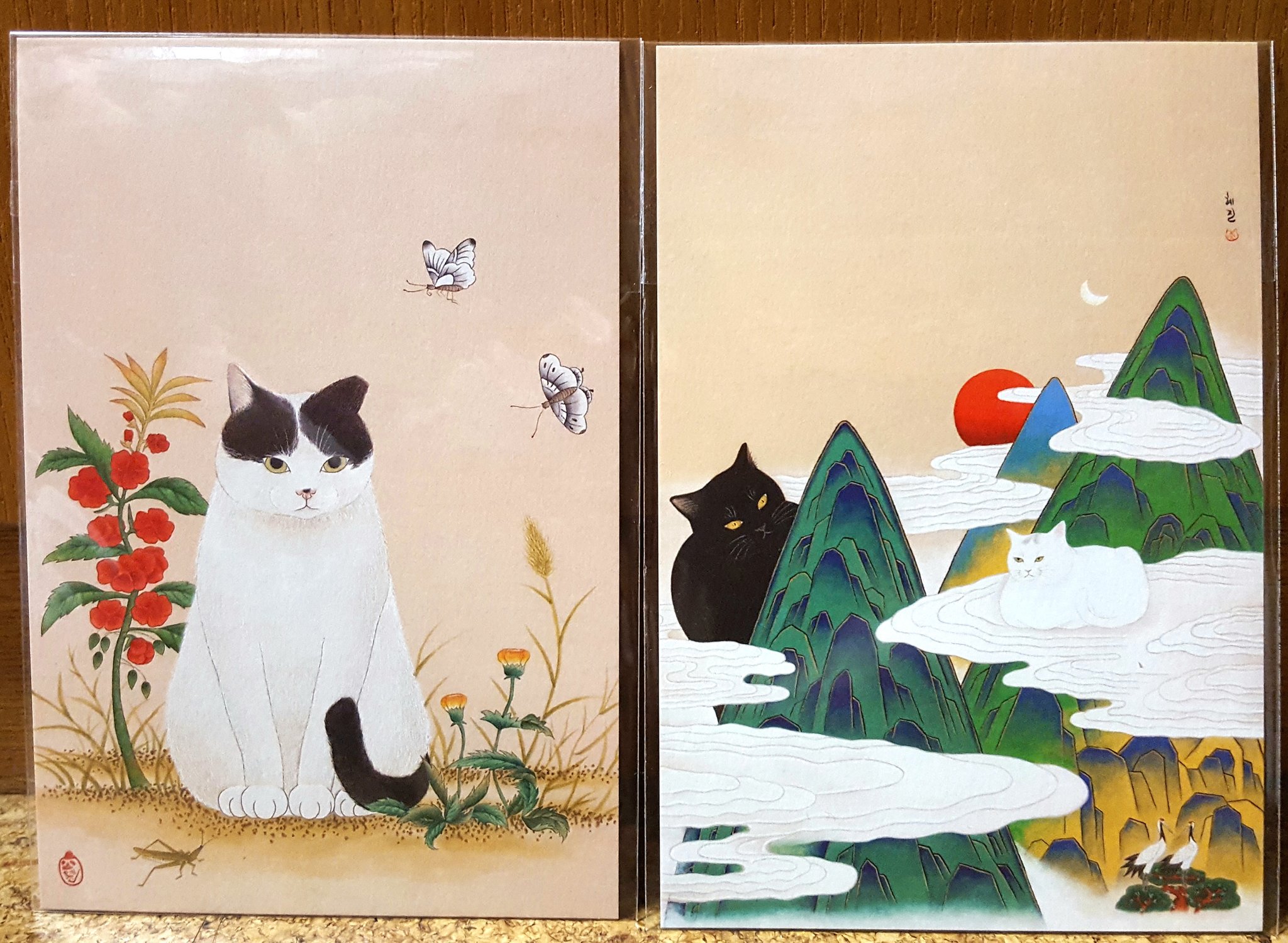 手塚るみ子 デザフェス収穫その2 猫とシャチのポストカード 他にも猫とアジアンな風景のイラストがあり その抜群な絵心にハート鷲掴みされました 韓国のイラストレーターさんによるものです お名前が韓国読みでわからにゃい T Co Jxzcmpi3v3