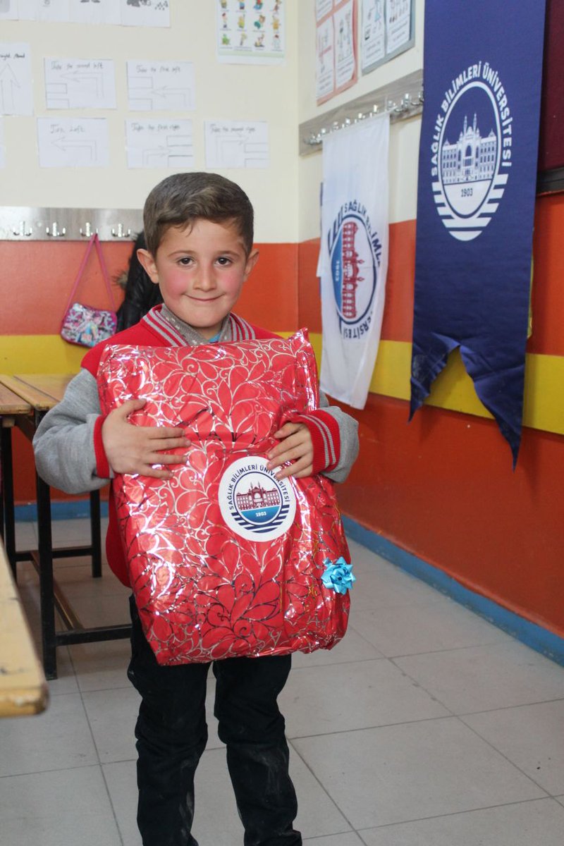sbugencvizyon's tweet photo. Kulübümüz olarak 20 mart tarihi ile başlatmış olduğumuz "Bir Zarf Bir Hayal"projemiz de bize geriye kalan, yarınlarımızın umudu Van Tuşba Abdülhamid Han İlkokulu öğrencileri ile SBÜ öğrencileri arasında yıllarca hiç kopmayacak gönül bağlarını oluşturduk. https://t.co/pTw1qcVsSd