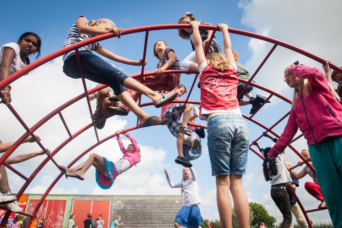 D66WbD's tweet photo. #Nieuws Minder financiële middelen voor het tegengaan van onderwijsachterstanden in #WijkbijDuurstede. D66 vraagt het college naar de gevolgen voor kansengelijkheid voor kinderen: https://t.co/z3HVPllVdc #langbroek #cothen #onderwijs https://t.co/znaoYa8bOS