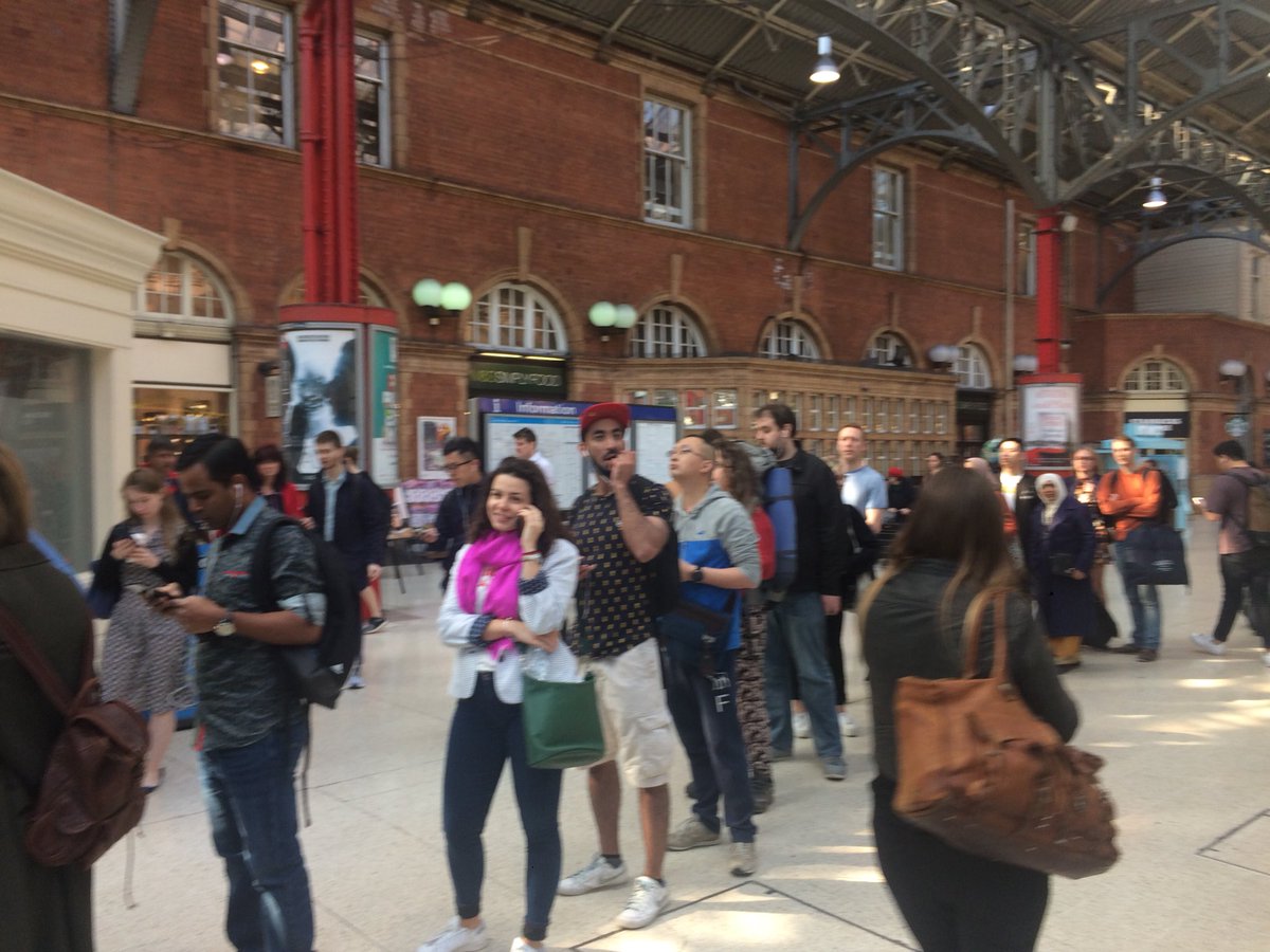 IsobelRoss's tweet photo. @chilternrailway @TfL ridiculous queues at Marylebone station today made me miss my train #runninglate #refundplease https://t.co/HBy0mAeLOz