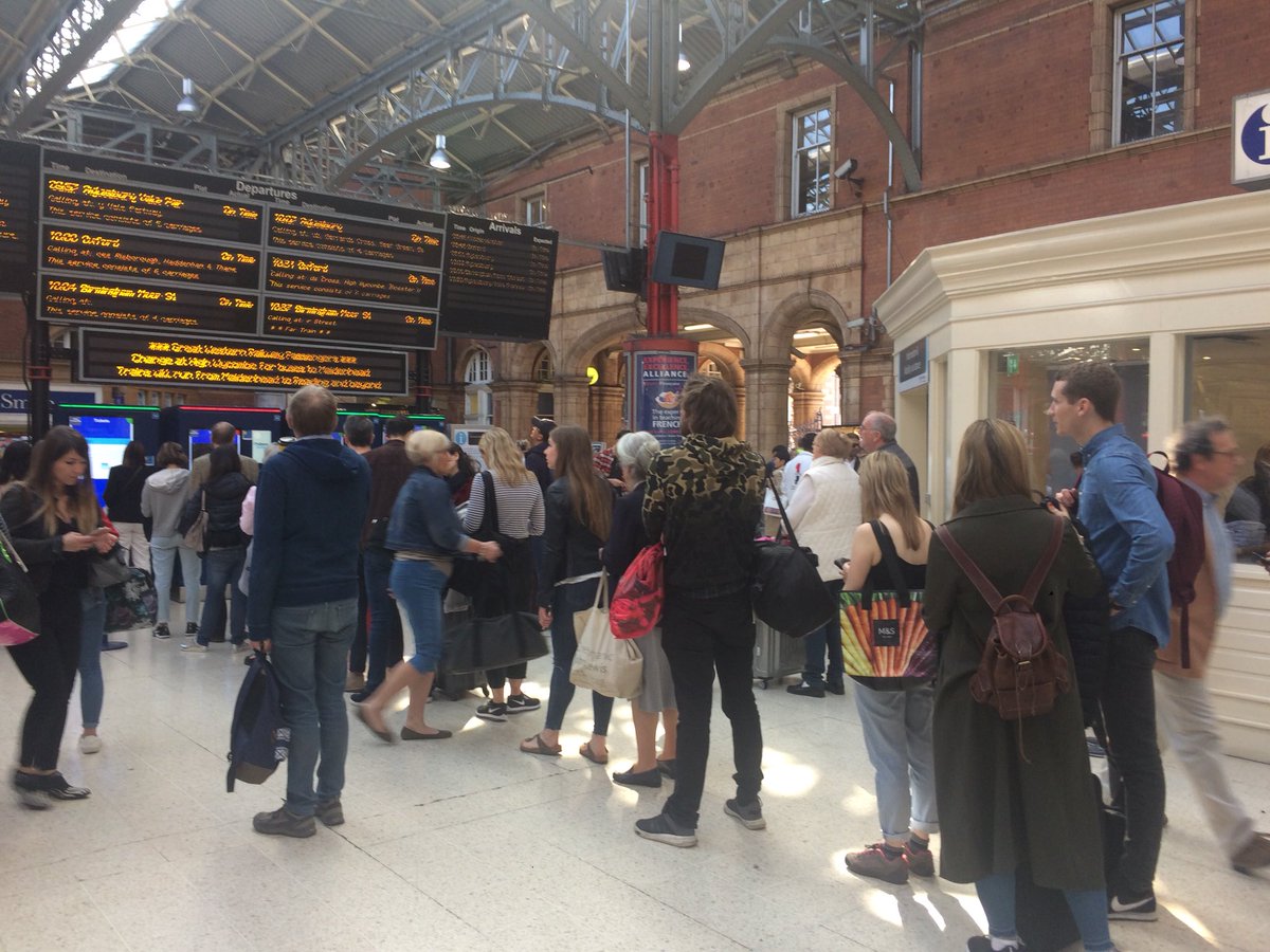 IsobelRoss's tweet photo. @chilternrailway @TfL ridiculous queues at Marylebone station today made me miss my train #runninglate #refundplease https://t.co/HBy0mAeLOz