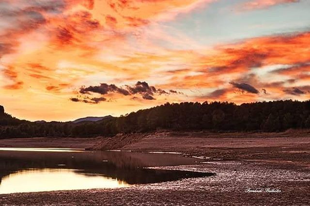 visitonda's tweet photo. Regalos de la naturaleza 😍... así de bonito es un #atardecer en el pantano #sitjar ¿ Te  lo vas a perder?  #touristinfoonda #viuonda #ondacompartesensaciones 
Foto @ferbafoto https://t.co/huQ9cXBAex