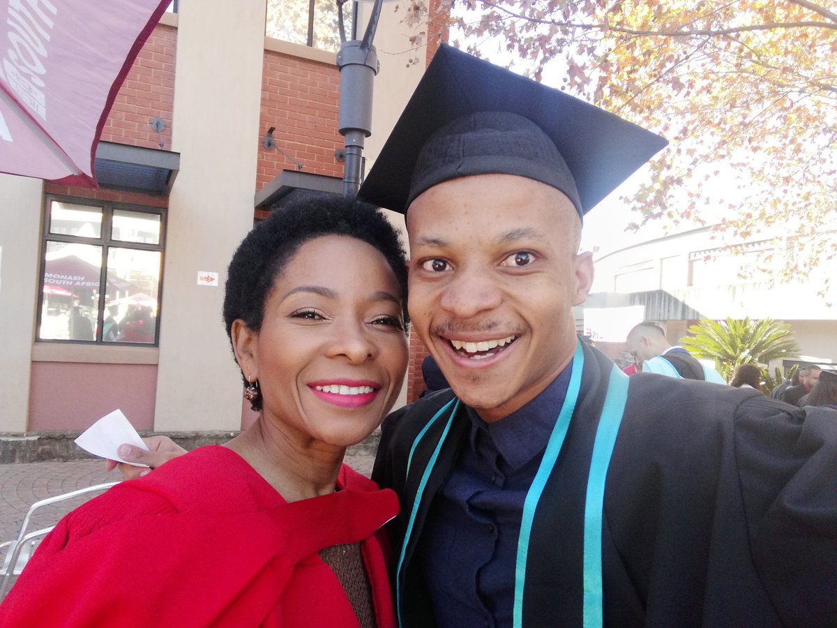 Mbangxa's tweet photo. Met my fave today, what a lovely soul @FabAcademic β€οΈβ€οΈβ€οΈ #GraduationDay #MonashSA https://t.co/IjwVZWqTgC