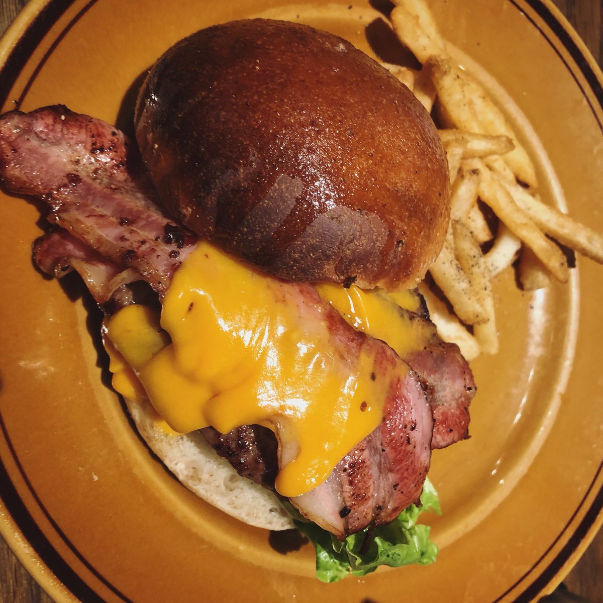 azu_uou's tweet photo. DIESEL café
収録終わりに有井ちゃんとlunch🍔
その後 #shopping 最近全然
欲しいの見つからんかったけど、
今回全部ツボで大量買い🛍
やっぱ服すき❤️
💸💸💸
#cafe #coffee #lunch
#diesel #dieselcafe #blb https://t.co/YR5Ltd0toq