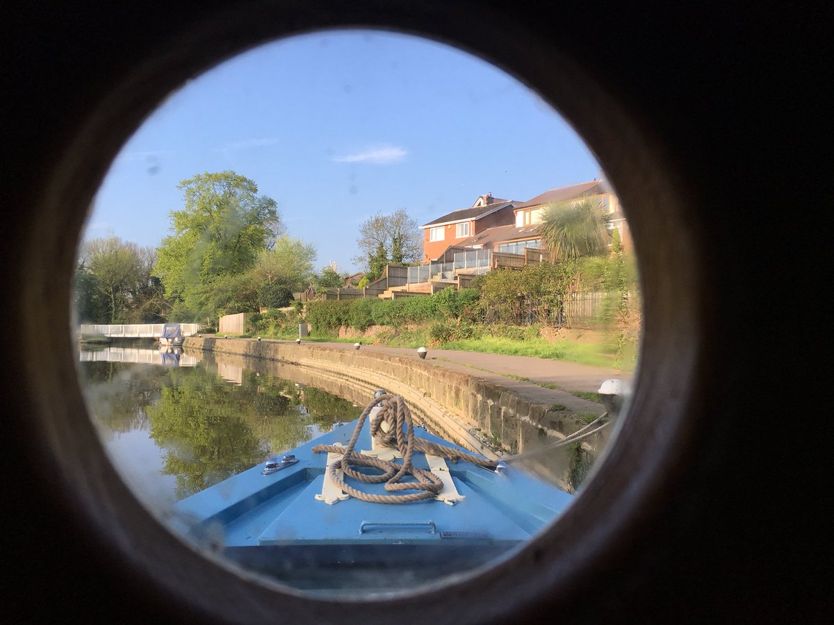 NBSeaGlass's tweet photo. The breathtaking view through the round window at the pointy end early this morning #narrowboatsthattweet #Burstall #sunshine https://t.co/b1CEi9HLdv
