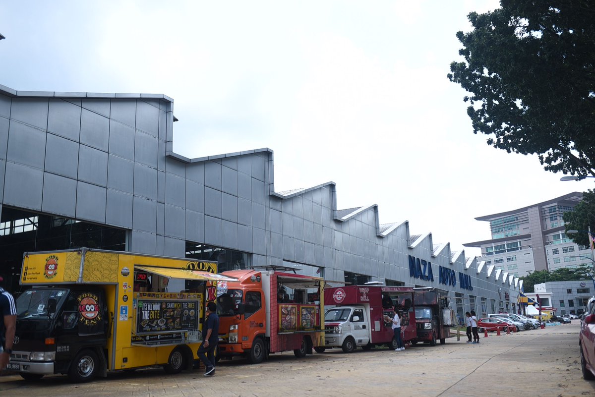 nazacorp's tweet photo. It's time to get your new Raya ride at Naza Gaya Raya Auto Fair 2018! 

Come and visit us to get fantastic savings, high trade-in value, fast approval and delivery.

Happening from today onwards at Naza Automall, PJ. See you there!

#nazaautomall #nazagayaraya #nazatakespride https://t.co/JmfA7lqkTE