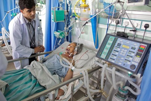 WHO's tweet photo. Q: What can cause #sepsis? 
A: Sepsis can be triggered by infections caused by bacteria, viruses, fungi, and parasites, while bacterial infections are the most common
https://t.co/WQYvqZDlhD
#HandHygiene https://t.co/Rlf1sTGZ7Z