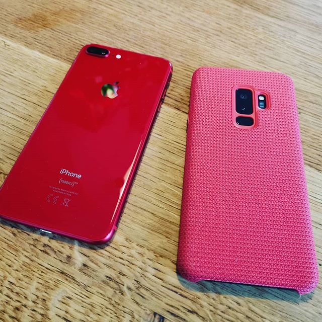 jcfrick's tweet photo. Rot muss es sein #iPhoneProductRed #GalaxyS9Plus https://t.co/z9jcttErjk