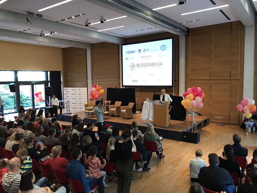BMBFSFJ's tweet photo. "Familienblogs bringen den Familienalltag in die digitale Welt", sagt Bundesfamilienministerin Franziska #Giffey auf der #blogfamilia https://t.co/rr4iKHmmPs