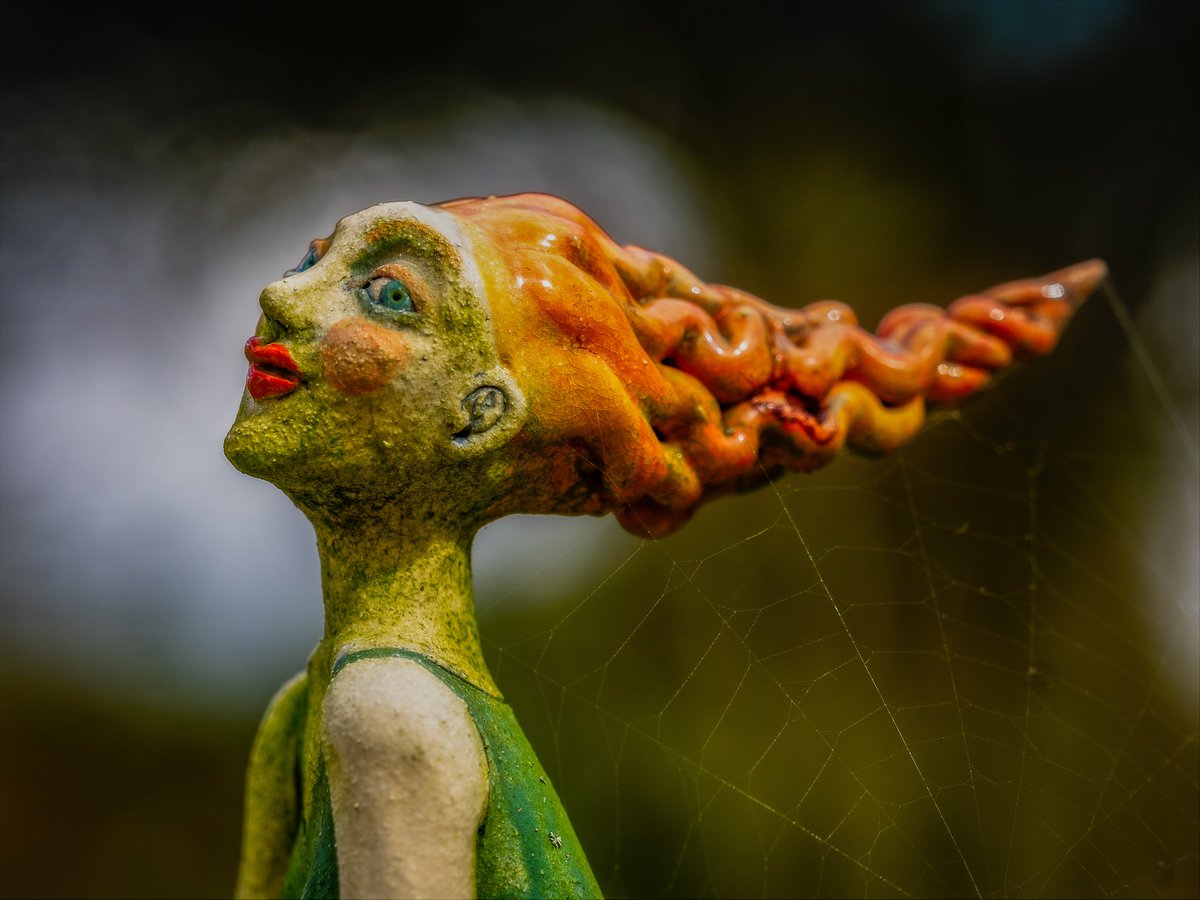 Lullingstone's tweet photo. Let your hair down its the Bank Holiday weekend! We open at 12 noon today, horticulture and heritage delights to enjoy. Children can explore our Hot &amp; Spiky hot house, woodland walk and we are 'ice cream' ready for our mini heatwave! #BankHolidayWeekend https://t.co/FOeQ3cXbvn