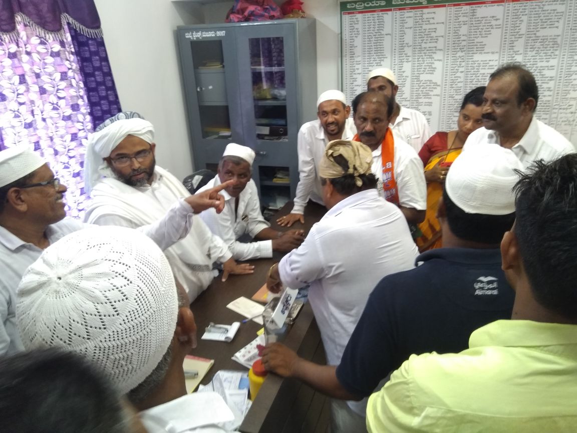 lalajirmendon's tweet photo. 👆 ಬದ್ರಿಯಾ ಜುಮ್ಮಾ ಮಸೀದಿ ಮಲ್ಲಾರ್ ಮಜೂರ್ ಗೆ ಲಾಲಾಜಿ ಆರ್ ಮೆಂಡನ್ ,ಎಲ್ಲೂರ್ ಜಿಲ್ಲಾ ಪಂಚಾಯತ್ ಸದಸ್ಯೆ ಶಿಲ್ಪಾ  ಸುವರ್ಣ,ಬಿಜೆಪಿ ಮುಖಂಡ ಗಂಗಾಧರ ಸುವರ್ಣ,ಕಾಪು ಎಸ್ಸಿ ಮೋರ್ಚಾದ ಅಧ್ಯಕ್ಷರಾದ ಚಂದ್ರ ಹಾಗೂ ಇನ್ನಿತರ ಭಾಜಪ ಮುಖಂಡರು ಹಾಗೂ ಕಾರ್ಯಕರ್ತರು ಭೇಟಿ ನೀಡಿದರು.ಈ ಸಂಧರ್ಭದಲ್ಲಿ ಮಸೀದಿಯ ಧರ್ಮ ಗುರುಗಳ ಜೊತೆ ಮಾತುಕತೆ ನಡೆಸಿದರು. https://t.co/bEgLn6cldt