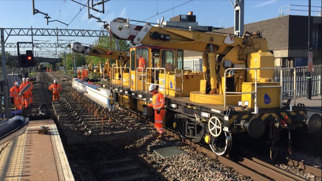 NetworkRailEUS's tweet photo. Track work progressing well at Bletchley.
#MayBHWorks #SpringBHWorks #RailwayUpgradePlan https://t.co/r3ZbZ7UBtn