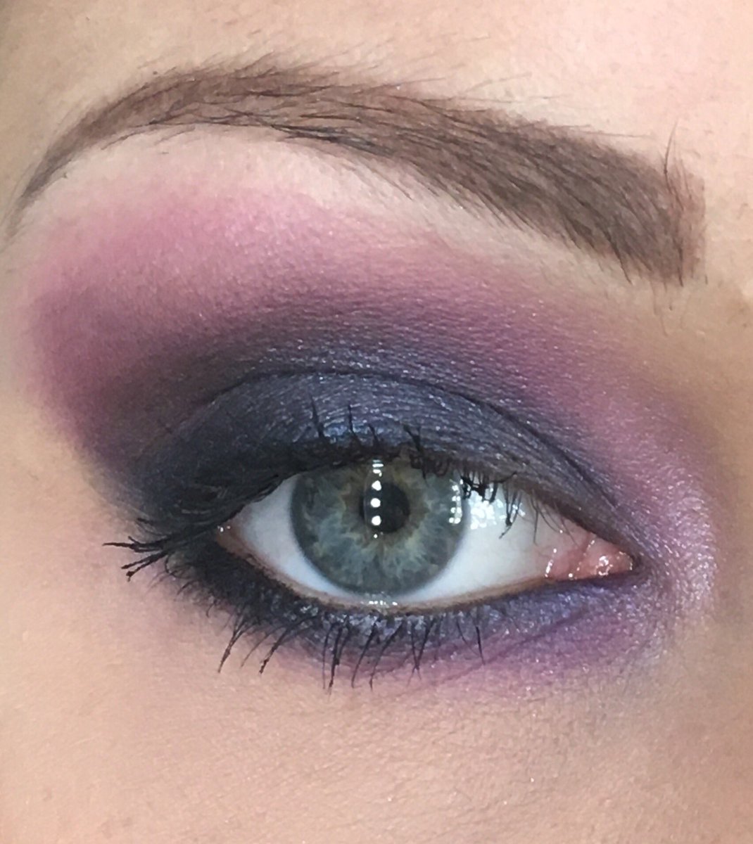 MakingMakeup23's tweet photo. #makeupoftheday #fullcolor celebrating spring with these amazing colors https://t.co/OliGshROcU