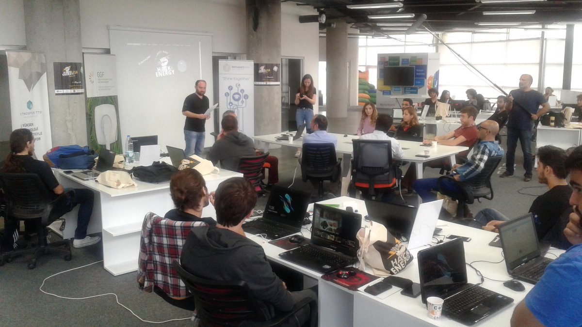 iyteedutr's tweet photo. #Hack4EnergyBootcamp2018 İYTE Kampüsünde @Teknoparkizmir_ İnovasyon Merkezinde başladı. Detaylar için: https://t.co/3MPfPYF8Un https://t.co/vkqaypJJGU
