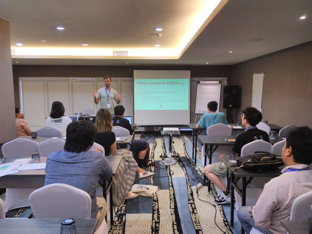 wikimediaid's tweet photo. Jan Gerlach from WMF is explaining about public policy trends in ESEAP in relation to the Wikimedia movement. #ESEAP #ESEAPCon18 https://t.co/QDuWqoK1ox