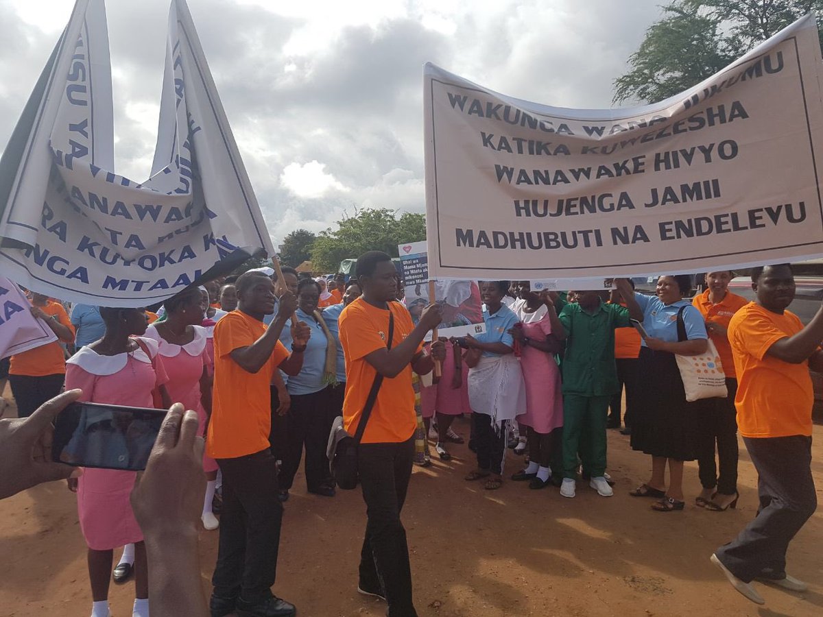 hashina_b's tweet photo. Bi Regina Chonjo, Morogoro District Commissioner- Midwives leading the way with quality care. Investing in Midwifery education could yield a 16 fold return on investment in terms of lives saved &amp; cost of CS avoided. @jtfmahon @UNFPATanzania @UNFPA_ESARO https://t.co/f5yxx68clh