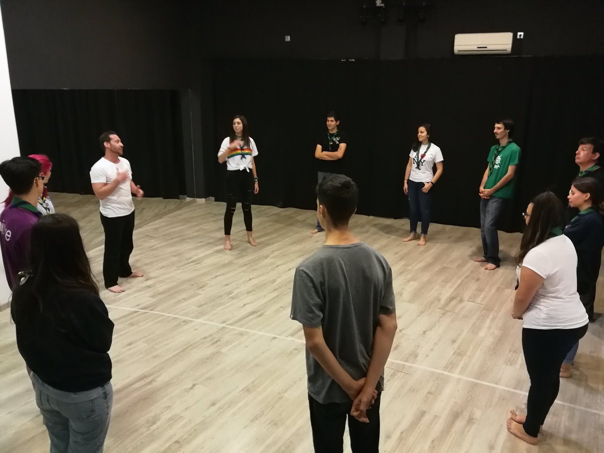crbisonteblanco's tweet photo. Hoy nuestro Clan Rover en un taller de interpretación, educando expresiones, sensaciones, actitudes, #servir #rovers #gsalcazaba https://t.co/UP7yUR20PQ