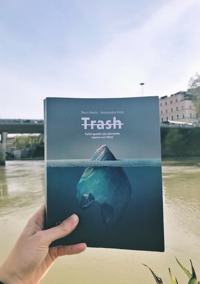MarevivoETS's tweet photo. Le discariche sono già considerate i siti archeologici del domani, in cui gli uomini che verranno studieranno la società dei consumi:perché le nostre scelte parlano di noi, a maggior ragione quando si tratta di #rifiuti. Dal libro #Trash @codice_codice #inquinamento https://t.co/a7DVgkhmfb