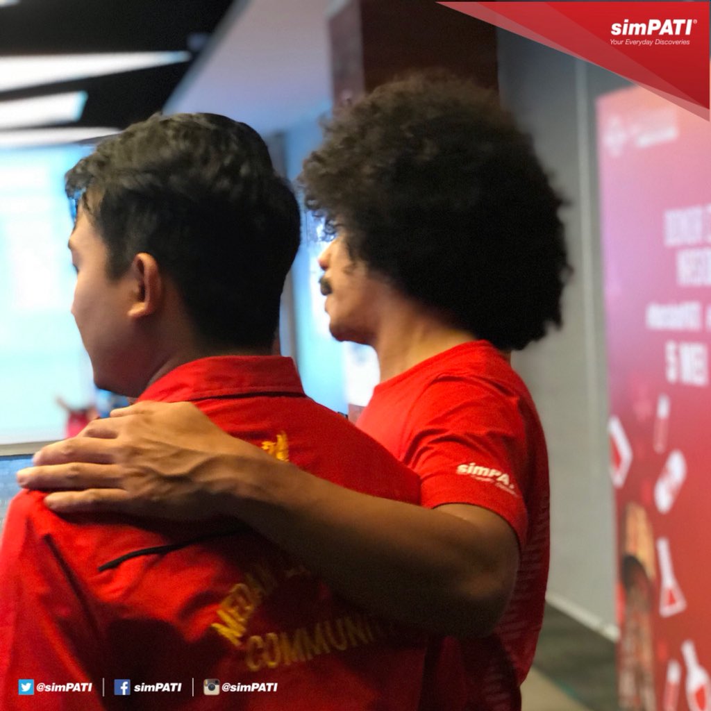 simPATI (@simpati) on Twitter photo Karena #bersimPATI itu gak harus pandang bulu. Setuju?
Salut sama <a href="/eddibrokoli/">EDDI BROKOLI</a> & <a href="/ID_ARSENAL/">ARSENAL INDONESIA</a> yang udah nunjukin kalau perbedaan itu gak jadi penghalang buat berbagi kebaikan.
Medan, 5 Mei 2018. #simPATIxAISDonDarNasional Karena #bersimPATI itu gak harus pandang bulu. Setuju?
Salut sama <a href="/eddibrokoli/">EDDI BROKOLI</a> & <a href="/ID_ARSENAL/">ARSENAL INDONESIA</a> yang udah nunjukin kalau perbedaan itu gak jadi penghalang buat berbagi kebaikan.
Medan, 5 Mei 2018. #simPATIxAISDonDarNasional