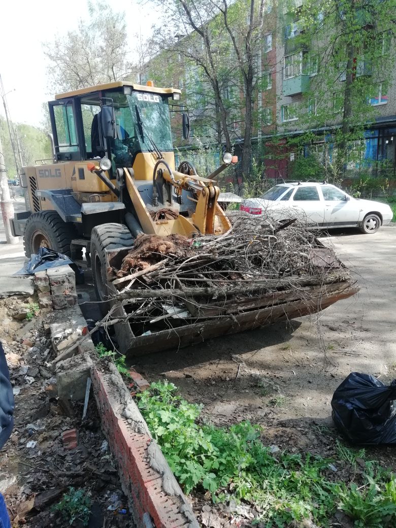 <a href="/Tularegion71/">Правительство ТО</a> Для вывоза мусора, поросли и сухих веток, собранных в рамках общеобластного субботника в Алексине, было задействовано 20 единиц техники