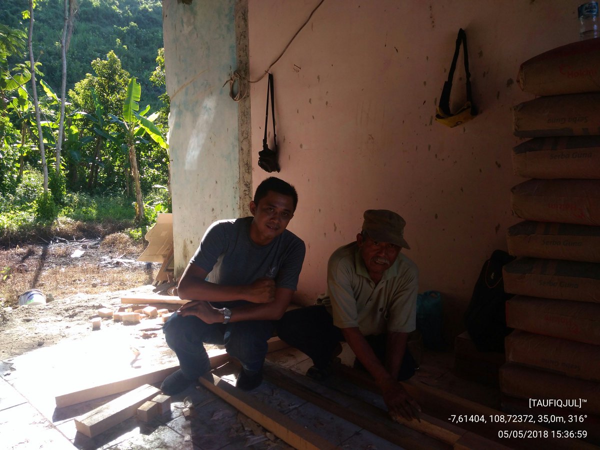 taufiqjul's tweet photo. Bapa Aki masih semangattt membangun Desa
#PKT
#ManfaatDanaDesa
#Tunggilis #Kalipucang #Pangandaran
@jokowi
@EkoSandjojo
@tppindonesia
@KemenDesa https://t.co/1rXYBi5yDA