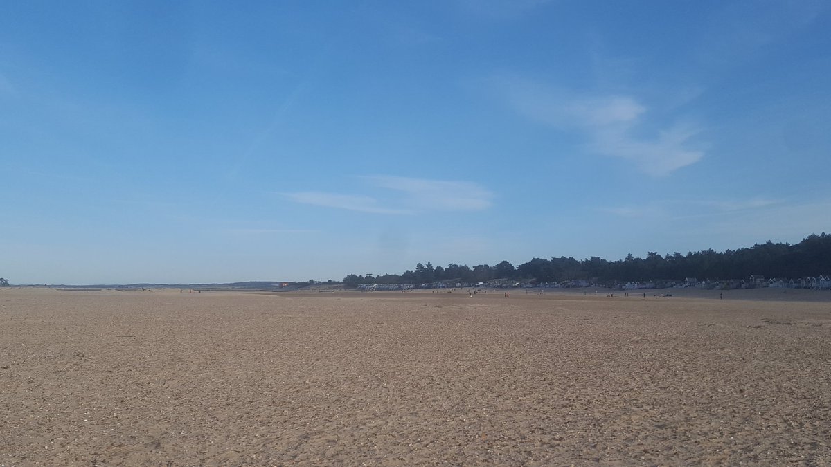 #springishere here and #SummerIsComing it's a great time to visit us now, with big blue skies and amazing award winning beaches thequaybandb.co.uk