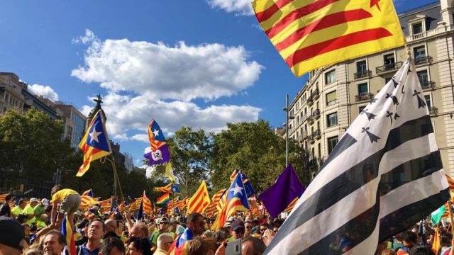 bretagne_info's tweet photo. Diumenge: a Moreac Els 463 i 464 KM de la #Redadeg la #Correllengua Breton es diuen "Anna Gabrielle Sabaté" en solidaritat amb els presoners i els exiliats polítics catalans i estaran a càrrec de l'esquerra independentista Bretona #bzhg #bzh #Catalunya https://t.co/zHsFsx5eW7