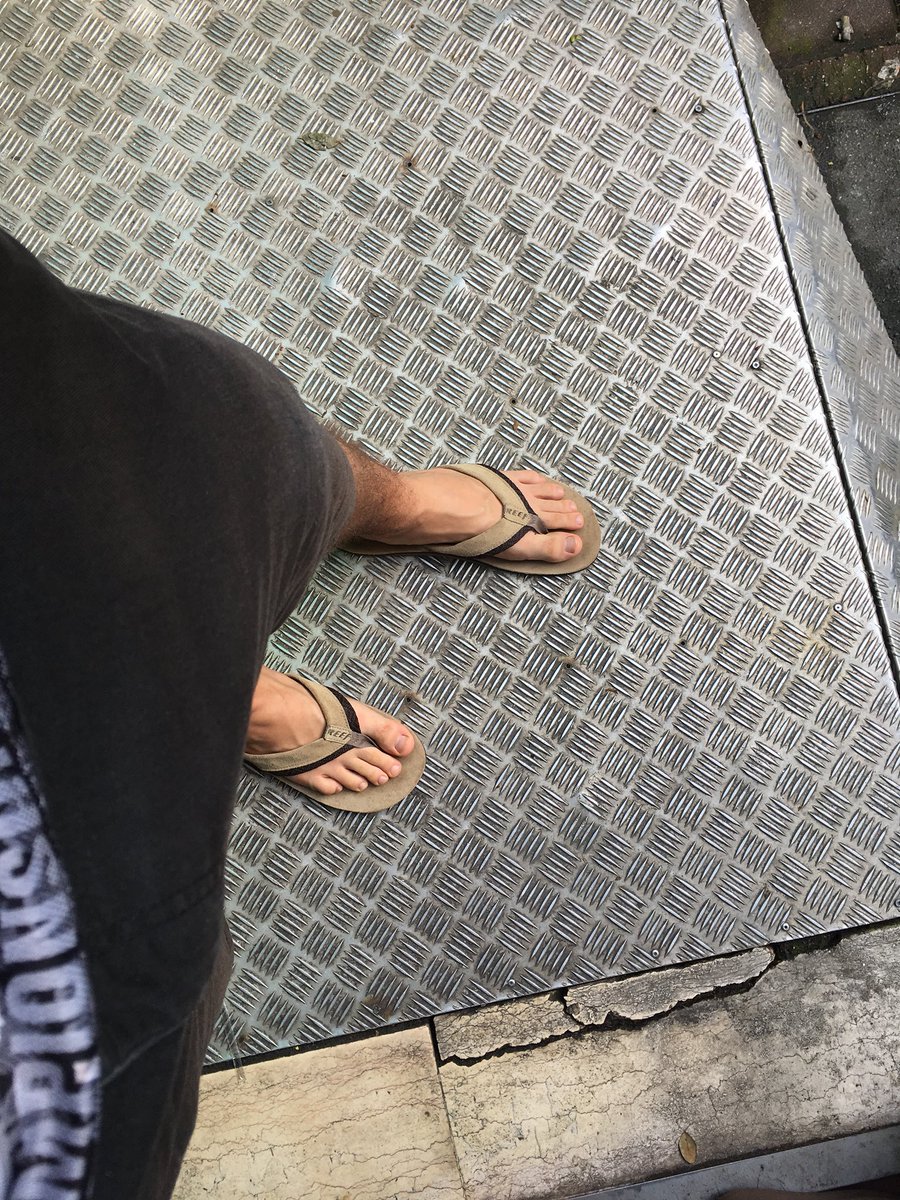 WarmachineKid's tweet photo. Playing in flipflops today, @Dr_Kellerman would be extremely proud 😀 https://t.co/pb31z5wpza