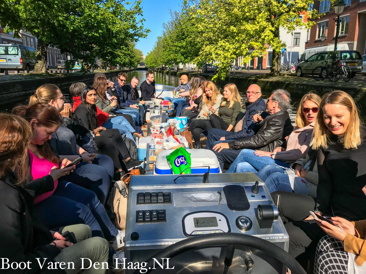 BootVarenDH's tweet photo. De jaarlijkse bedrijfsuitjes zijn weer begonnen :) Feest, zon, borrels en gezelligheid aan boord. Wanneer varen jullie met ons mee? #teamuitje #bedrijfsuitje #borrelboot #rondvaart #denhaag #uitje #scheveningen #bootjevaren #borrelen https://t.co/g6HkbPrOdn