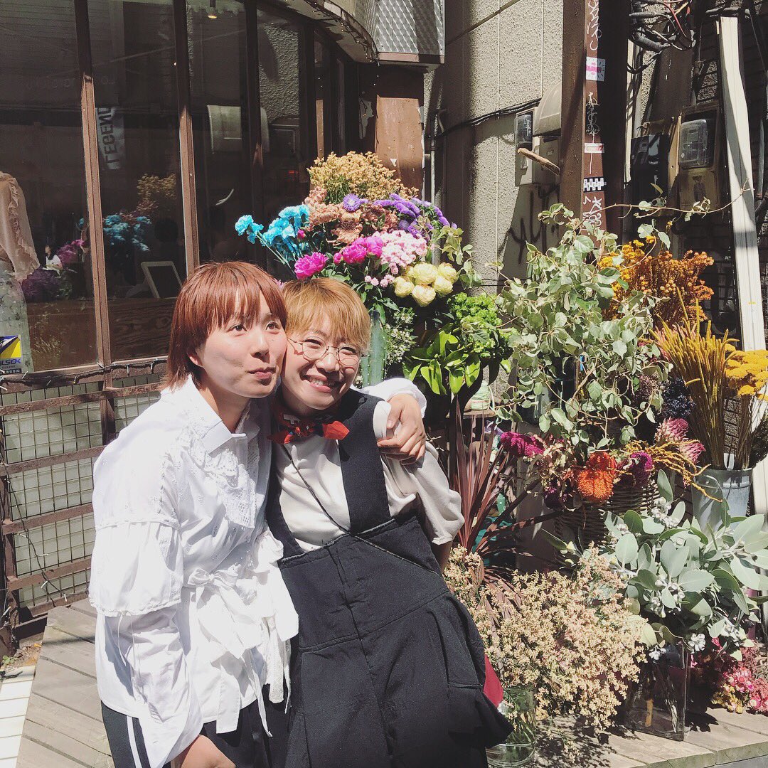 福岡晃子 仲良しのお花屋さん てん さんが原宿のlampharajukuで出張花屋さんやってるとのことで遊びに来ました めちゃくちゃかわいい花束たち ドライなのに夏っぽい 日持ちしますー 母の日にもぴったり てん 出張花屋さん Lampharajuku 渋谷