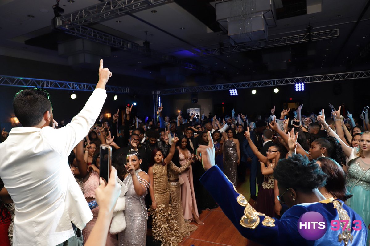 HITS973's tweet photo. The HITS SQUAD had a blast today celebrating Taravella’s prom! Congratulations to all the seniors graduating, you all looked amazing 🎓 #taravellahighschool #wflc #hitssquad #PromCrash https://t.co/MHuPEZga01