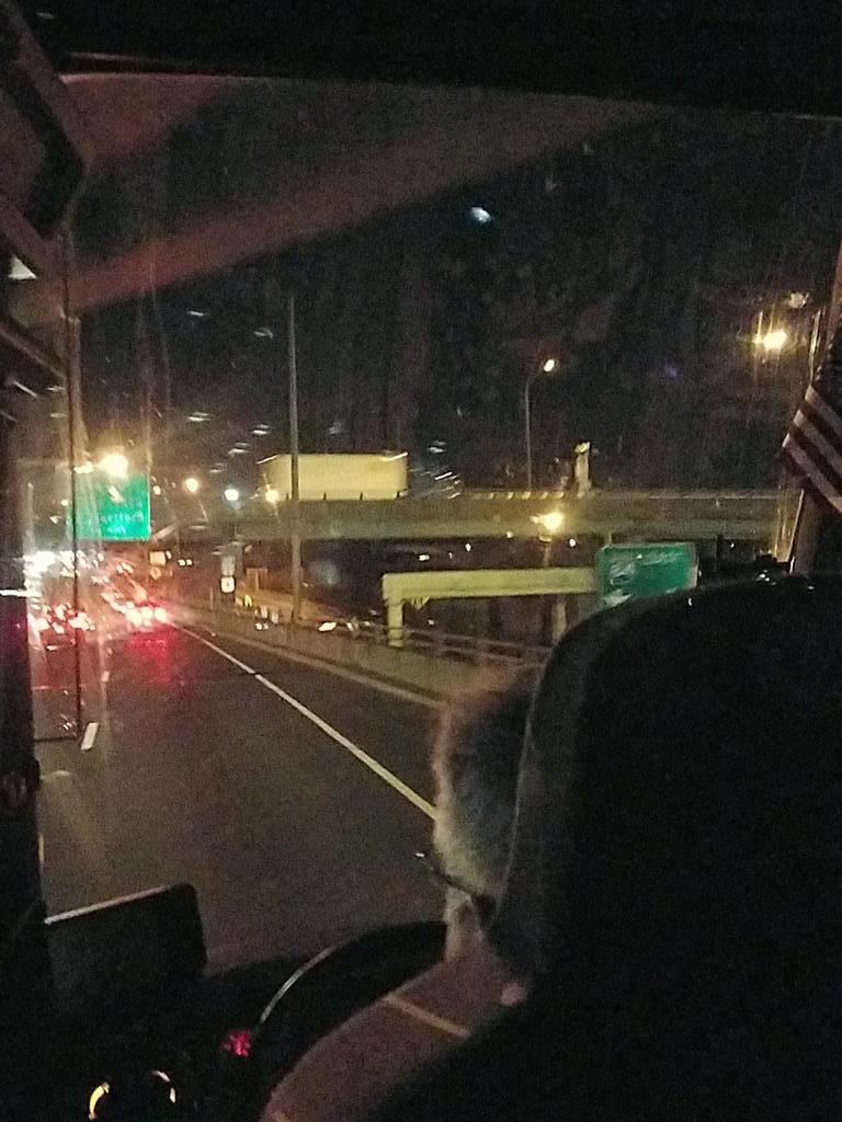 MrsDSciExplrr's tweet photo. Sleepy Bus 2 heading through Hartford. #PMSDC2018 https://t.co/mlAxjDaWZU