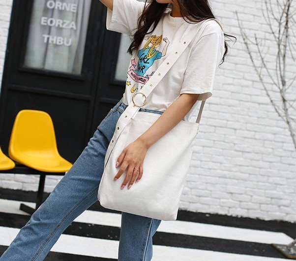 luciole_st's tweet photo. ♥️RT이벤트♥️
RT=당발

/ *바로배송* 심플고리 에코백

심플고리 에코백 2종 화이트,블랙
민무지 에코백이라 심플해요*-*
올 여름 강추 에코백!

📍가격 : 8000원
📍 상세링크 : https://t.co/jQdYPpRNUQ https://t.co/p1sqog9FB2