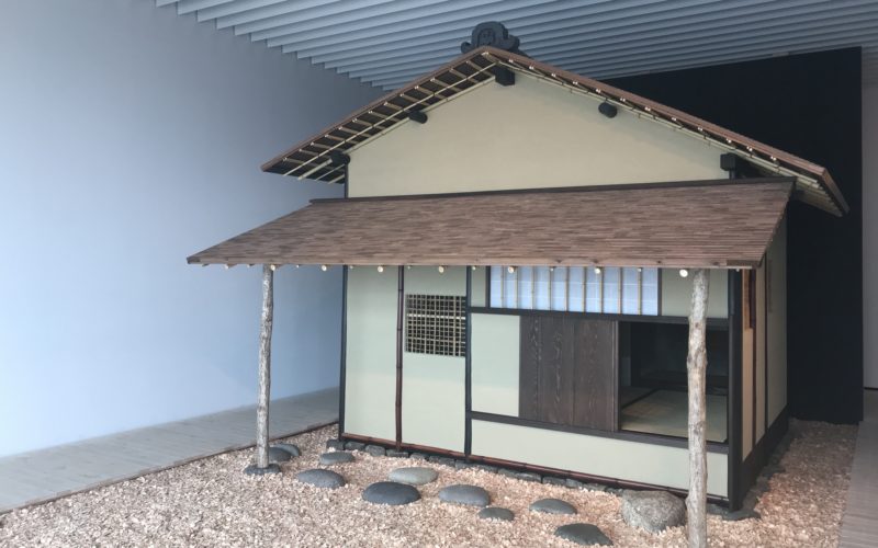ট ইট র 東京イベントタイムライン 原寸大で再現された 千利休による国宝の茶室 待庵 のにじり口から 茶室内へ 世界が注目する日本の建築を 100点以上紹介する展覧会 建築の日本展 が 六本木ヒルズの森美術館で 4 25 水 9 17 月 まで開催中