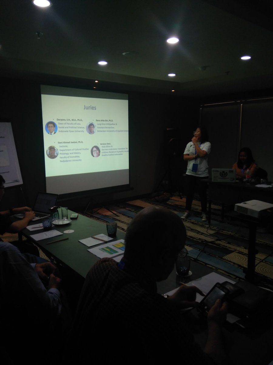 wikimediaid's tweet photo. Ivonne Kristiani from Indonesia is presenting about the Ganesha Project. The project is improving the quality of articles on social sciences in the Indonesian Wikipedia @idwiki. #ESEAP #ESEAPCon18 https://t.co/k0M9nYEheP