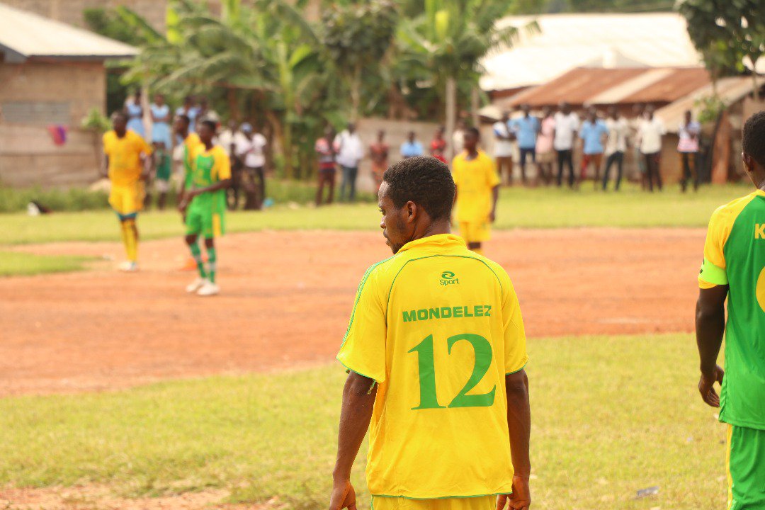 ErnestDwamena4's tweet photo. 'The Good Forest Stewardship Cup' league launched in Juabeso/Bia HIA to create awareness for forest governance. Players form task force to collaborate with ,@3PRCL, @GH_REDD,@touton_group,@P4Forests and other cocoa/forest stakeholders to protect the forest.#CFI #IDH #WCF #Cocobod https://t.co/77BAVsXiLk