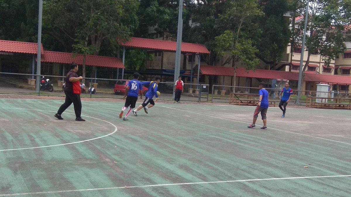 KolejRedang's tweet photo. Update.... Sekarang berjalannya semi final dan final pertandingan futsal yang bertempat di Court Redang. Maju anak muda!! Demi uitm dan negara!! https://t.co/jT6qy7O5dl